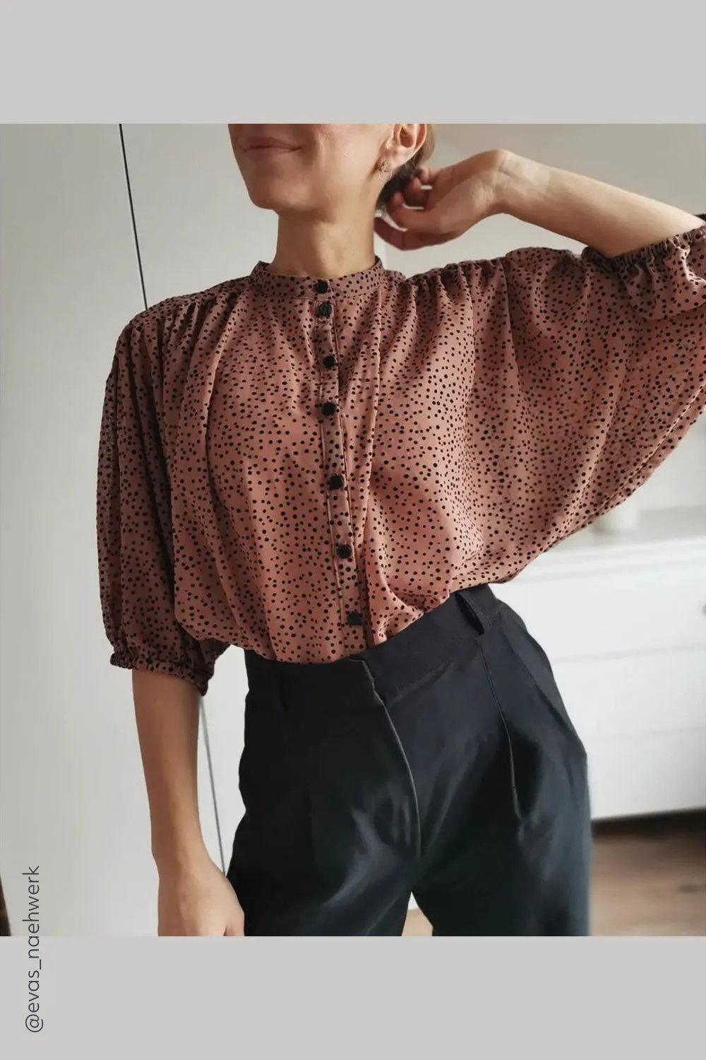 64-4 VISTA Chic Very Wide Blouse with Yoke